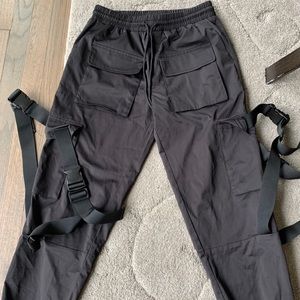 On the run Cargo pants